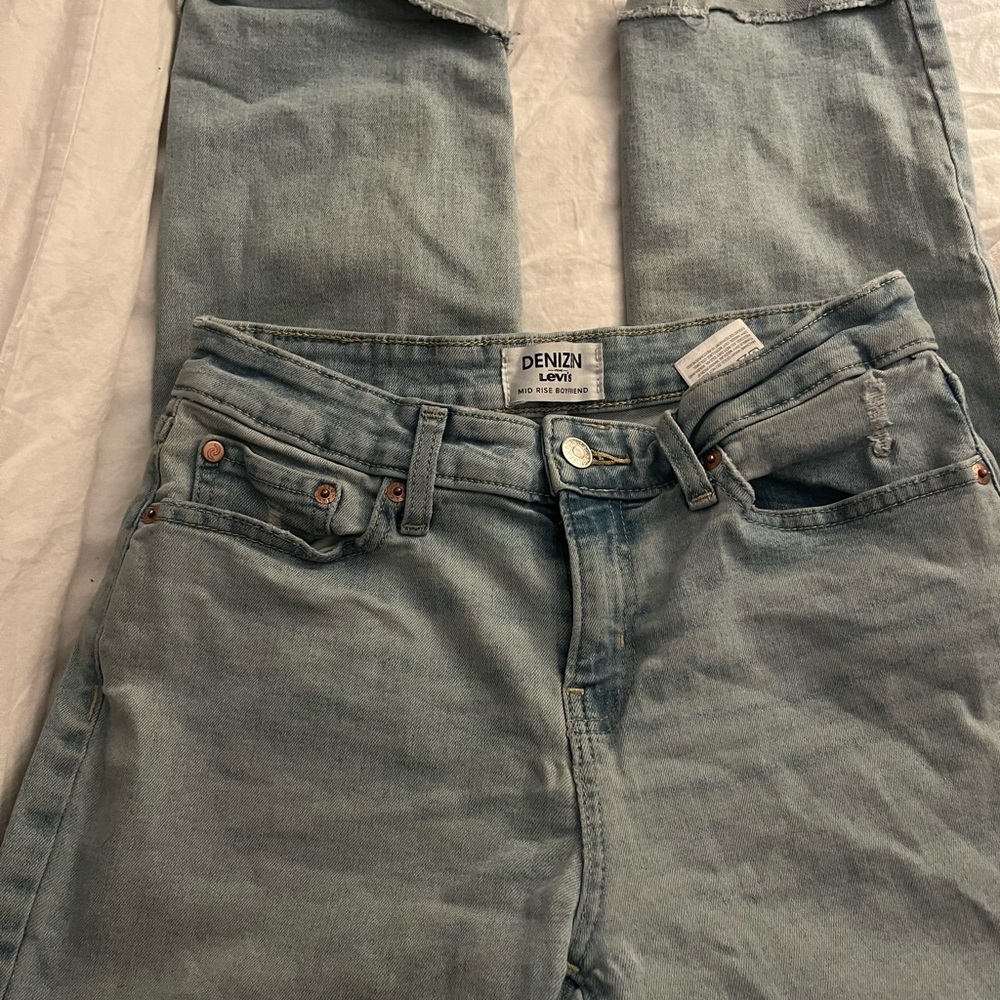 Women's Light Blue Jeans